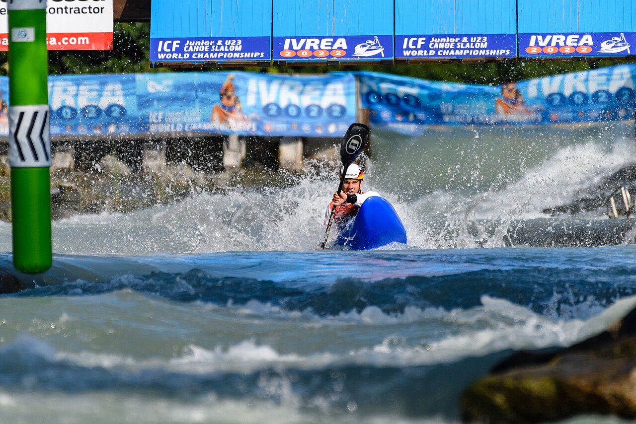 Christian Stanzel's race in a blue kayak cross boat