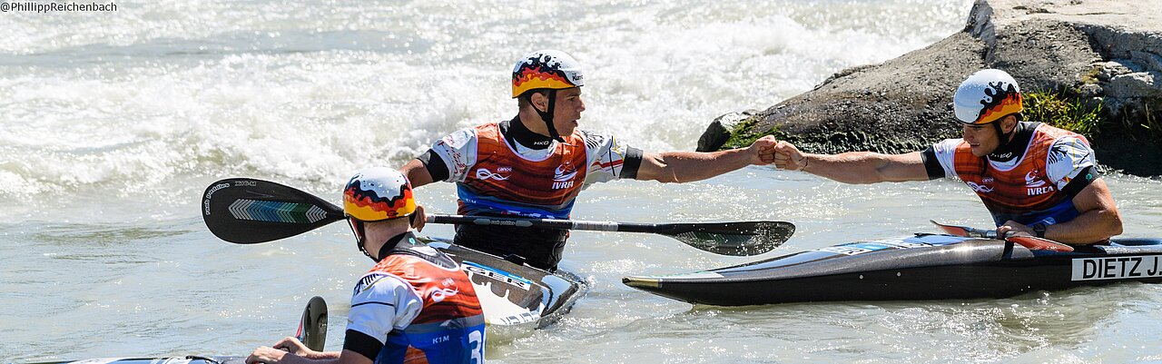 Freude nach dem Teamlauf bei der U23 Weltmeisterschaf 2022 in Ivrea