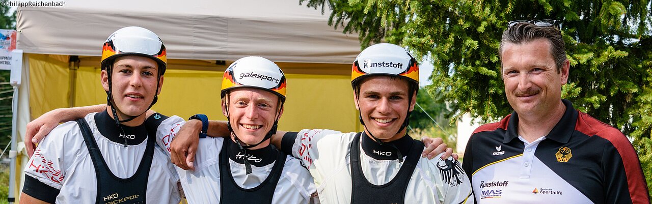 2022 EM Budweis Juniorenteam mit Trainer